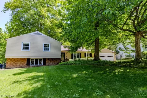 1045 Eastlawn Dr, Highland Heights, OH 44143