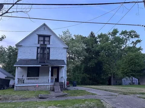 904 Hunter St, Warren, OH 44485