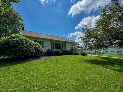 5204 Youngstown Conneaut Rd, Burghill, OH 44404