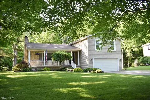 40 Camelot Ct, Canfield, OH 44406