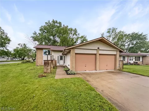184 Rainbow Dr, Amherst, OH 44001