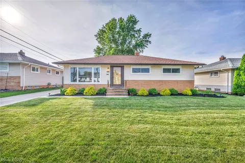 10114 Valley Forge Dr, Parma Heights, OH 44130