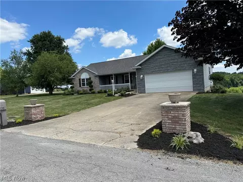 66535 Ault Dr, Saint Clairsville, OH 43950