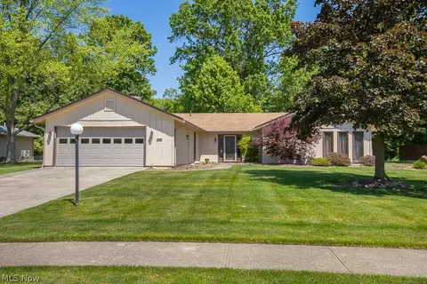 6045 Hickory Trl, North Ridgeville, OH 44039