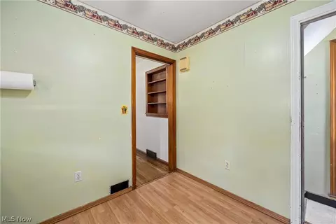 537 Metcalf Rd, Elyria, OH 44035 photo 3