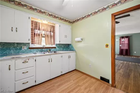 537 Metcalf Rd, Elyria, OH 44035 photo 2