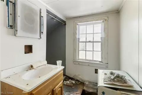 Bath - 291 East St, Mount Pleasant, OH 43939 photo 2 of 2