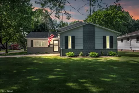 165 Pinewood Dr, Elyria, OH 44035