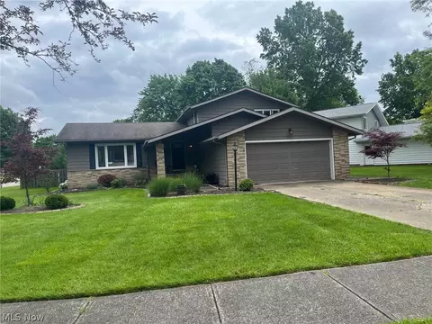 7879 Cresthill Dr, Seven Hills, OH 44131