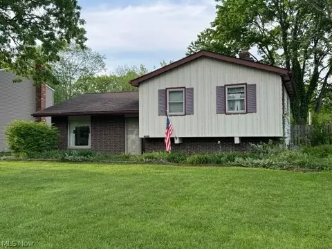 26604 Redwood Dr, Olmsted Falls, OH 44138