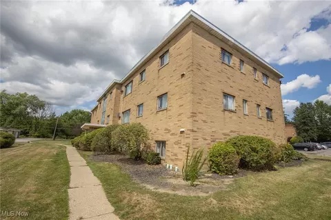 5200 Royalton Rd #C4, North Royalton, OH 44133