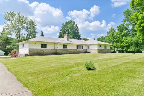 2725 Rockefeller Rd, Willoughby Hills, OH 44092