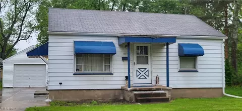 1555 Adelaide, Warren, OH 44484