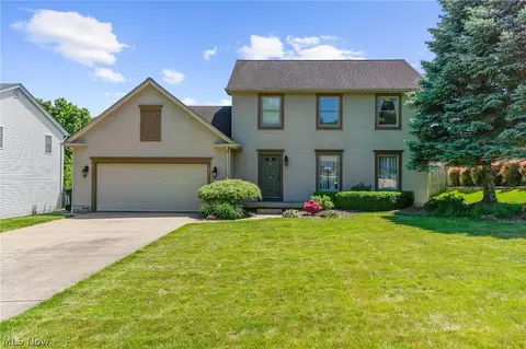 851 Trotwood Dr, Youngstown, OH 44512
