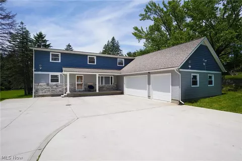 7460 N Meadowpark Dr, Walton Hills, OH 44146
