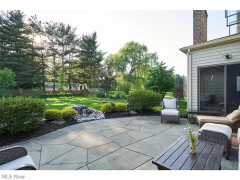 334 W Bramble Cir, Copley, OH 44321 photo 2