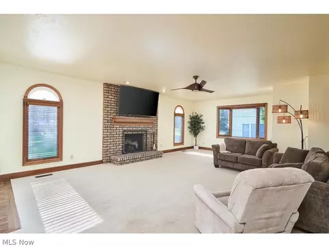 334 W Bramble Cir, Copley, OH 44321 photo 6