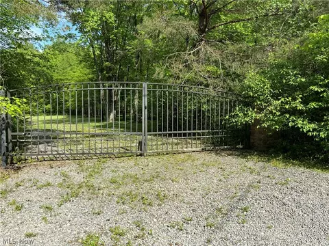 2935 Scott Cliff Dr, Lake Milton, OH 44429