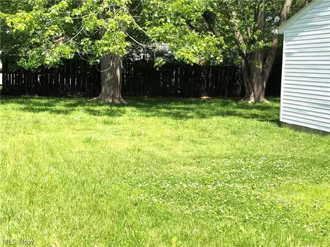 508 Vermont Rd, Elyria, OH 44035 photo 4