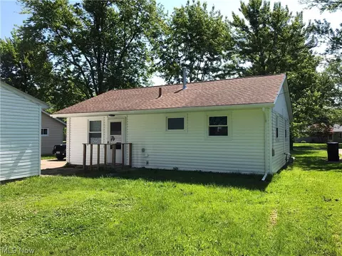 508 Vermont Rd, Elyria, OH 44035 photo 3