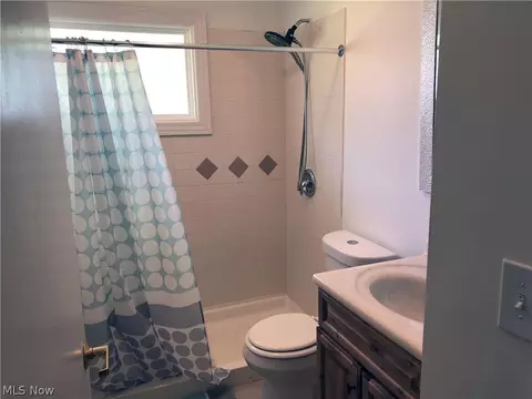 508 Vermont Rd, Elyria, OH 44035 photo 5