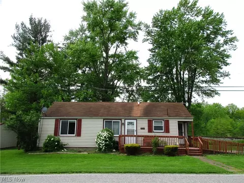 724 Center South Rd, Leavittsburg, OH 44430
