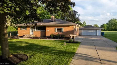 27403 Cook Rd, Olmsted Twp, OH 44138
