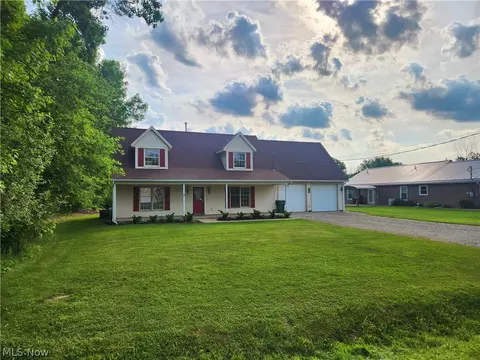 638 Oriole Dr, Roaming Shores, OH 44084