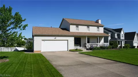 912 Longbrook Dr, Wadsworth, OH 44281
