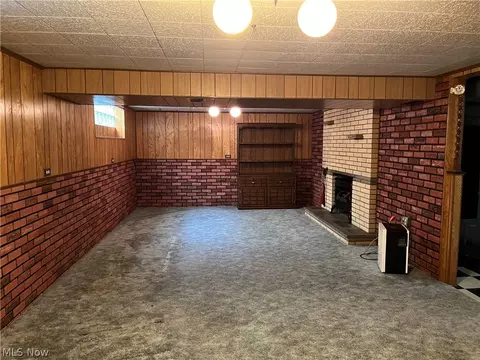 Living - 220 Florida Ave, Weirton, WV 26062 photo 2 of 3