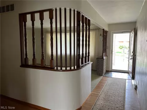Entry Way - 220 Florida Ave, Weirton, WV 26062 photo 1 of 2