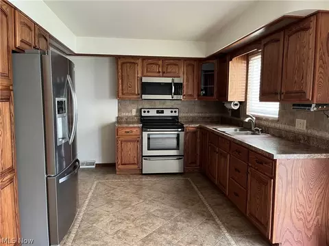 Kitchen - 220 Florida Ave, Weirton, WV 26062 photo 1 of 4