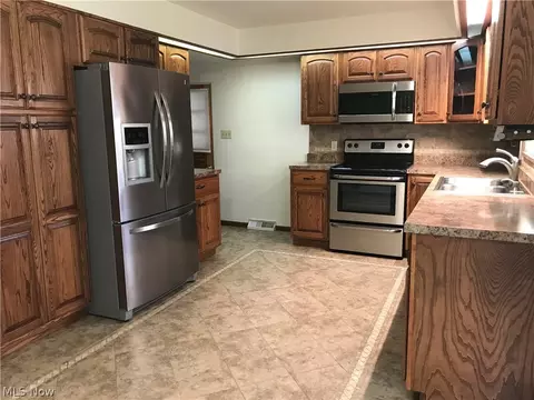 Kitchen - 220 Florida Ave, Weirton, WV 26062 photo 2 of 4