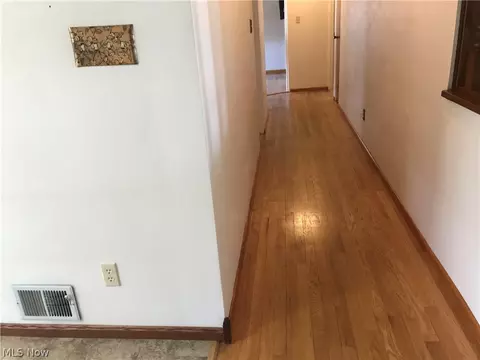 Entry Way - 220 Florida Ave, Weirton, WV 26062 photo 2 of 2