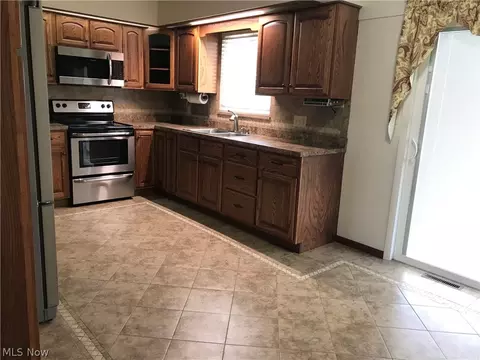 Kitchen - 220 Florida Ave, Weirton, WV 26062 photo 3 of 4