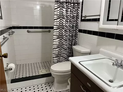 Bath - 220 Florida Ave, Weirton, WV 26062 photo 3 of 3