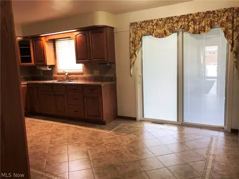 Kitchen - 220 Florida Ave, Weirton, WV 26062 photo 4 of 4