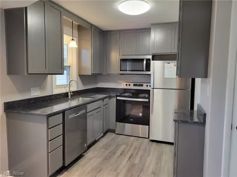 720 Plainfield Rd, Akron, OH 44312 photo 11