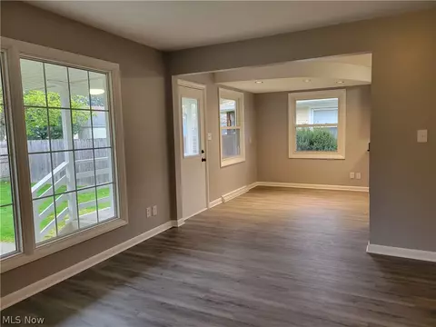 720 Plainfield Rd, Akron, OH 44312 photo 7