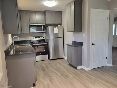 720 Plainfield Rd, Akron, OH 44312 photo 9