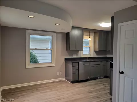 720 Plainfield Rd, Akron, OH 44312 photo 10