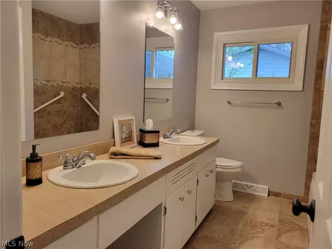720 Plainfield Rd, Akron, OH 44312 photo 32