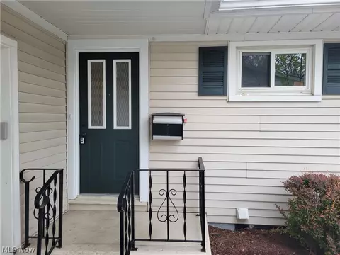 720 Plainfield Rd, Akron, OH 44312 photo 2