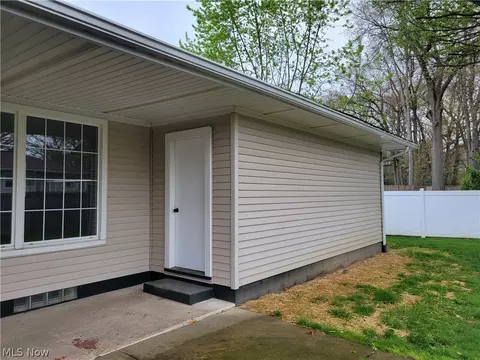 720 Plainfield Rd, Akron, OH 44312 photo 3