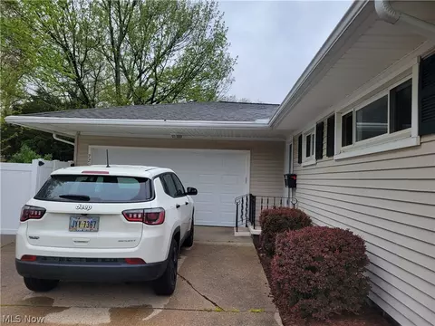 720 Plainfield Rd, Akron, OH 44312 photo 5