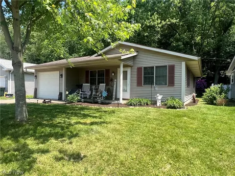 1031 Ray Ave NE #EXT, New Philadelphia, OH 44663