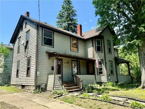 532 Crosby St, Akron, OH 44302