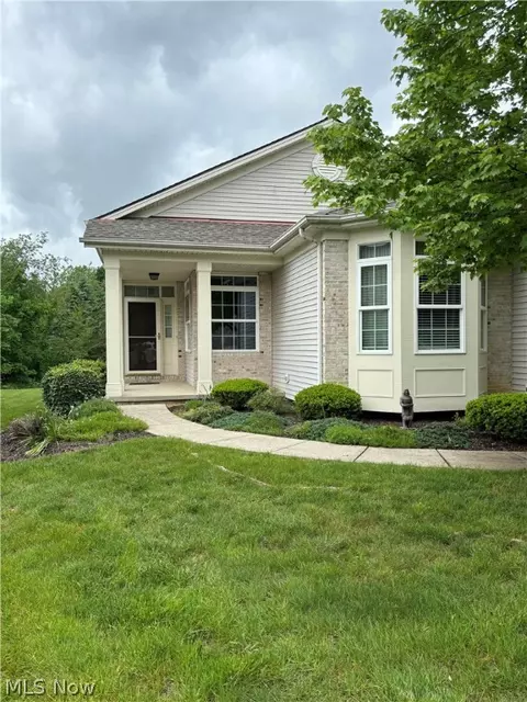 21282 Woodview Cir, Strongsville, OH 44149
