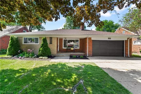 21075 Seabury Ave, Fairview Park, OH 44126