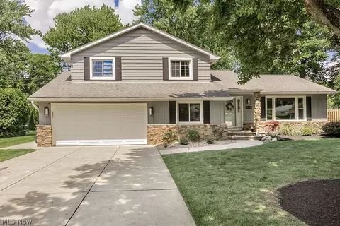 5281 Ashwood Dr, Lyndhurst, OH 44124